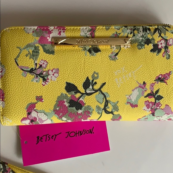 NEW Betsey Johnson yellow floral wallet wristlet - Picture 2 of 8